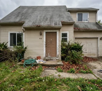 Before the Makeover: The Dated 90s Builder Grade Home