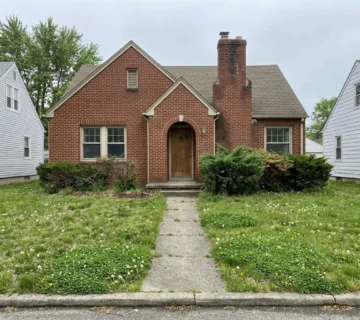 Dated Brick Cottage Gets 12 Stunning Makeovers! #CurbAppeal #BeforeAndAfter
